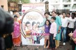 at Khichidi film promotion as they visit SRK outside Mannat on 27th Aug 2010 (26).JPG